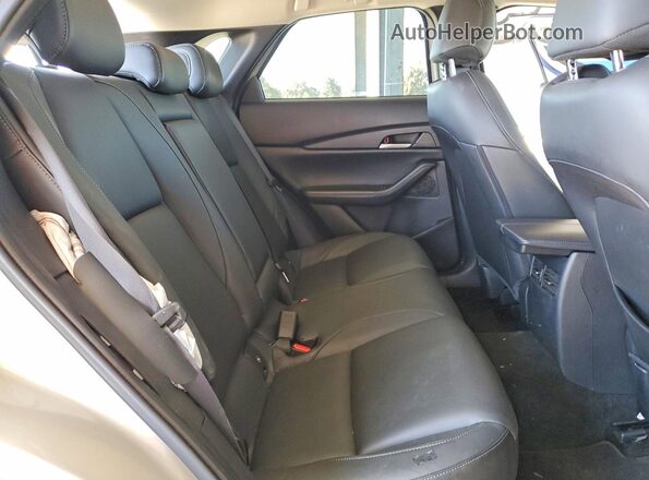 3MVDMBBMXRM630022 2024 MAZDA CX30 Желто-коричневый Вид задней части салона