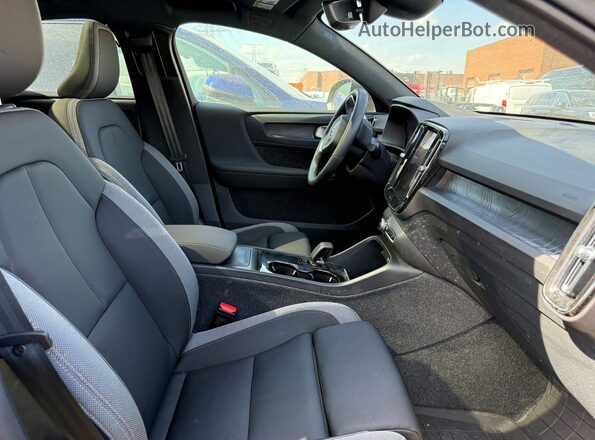 YV4ER3GL0R2109747 2024 VOLVO C40 Teal Rear view