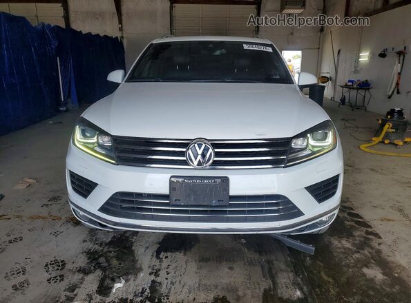 WVGRF7BP1HD000355 2017 VOLKSWAGEN TOUAREG White 