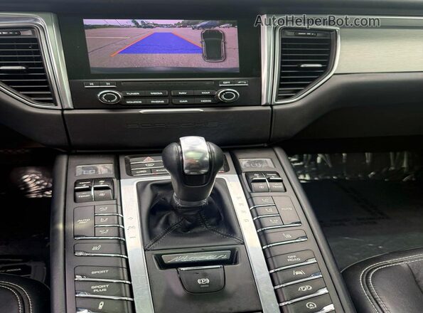 WP1AG2A51HLB56322 2017 PORSCHE MACAN Black 
