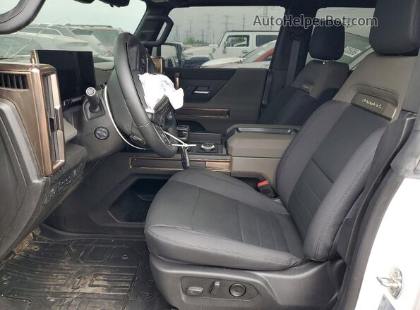 1GKB0NDE5SU102096 2025 GMC HUMMER White Widok wnętrza z przodu