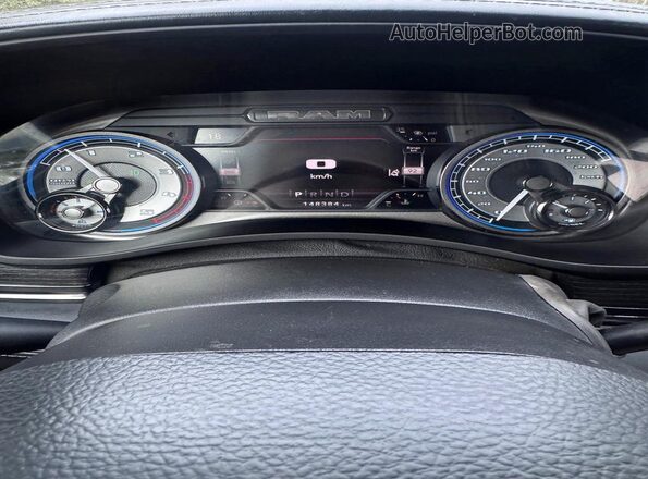 3C63RRRL8NG208142 2022 RAM 3500 White Instrument cluster view