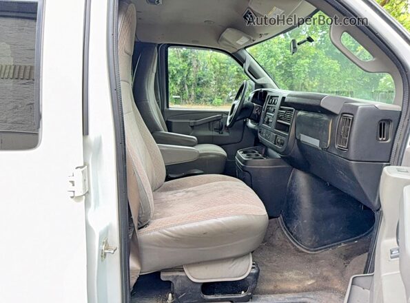 1GAZGPFG1H1341194 2017 CHEVROLET EXPRESS White Vista trasera