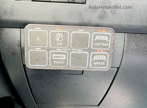 JTJHY7AX1K4294856 2019 LEXUS LX Silver 