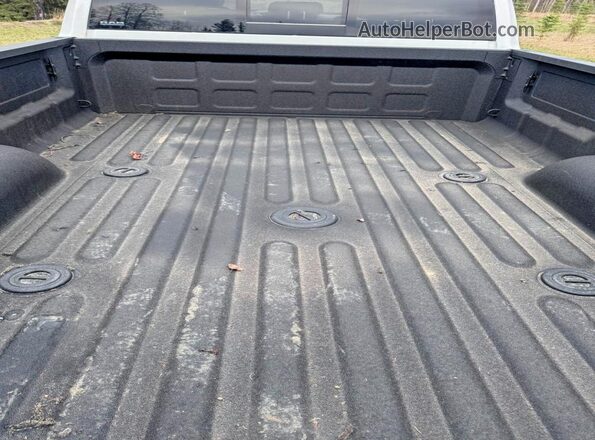 3C63RRRL8NG208142 2022 RAM 3500 White 360 interior view
