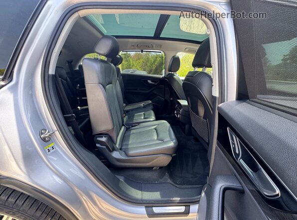 WA1LAAF78HD004851 2017 AUDI Q7 Silver წინა სალონის ხედი
