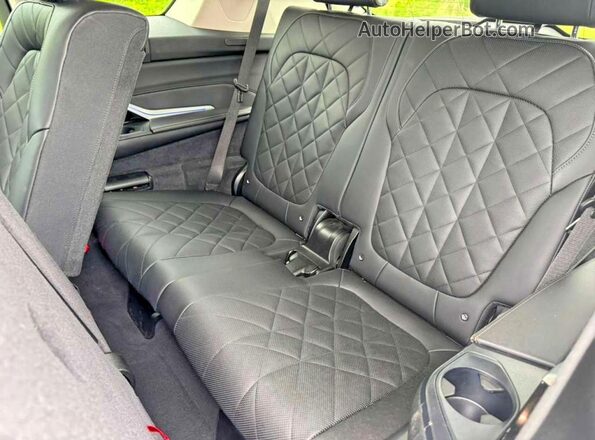 5UX23EM05P9R82524 2023 BMW X7 White Widok z tyłu