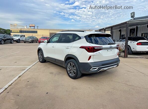 KNDEU2AA8M7105850 2021 KIA SELTOS Белый 