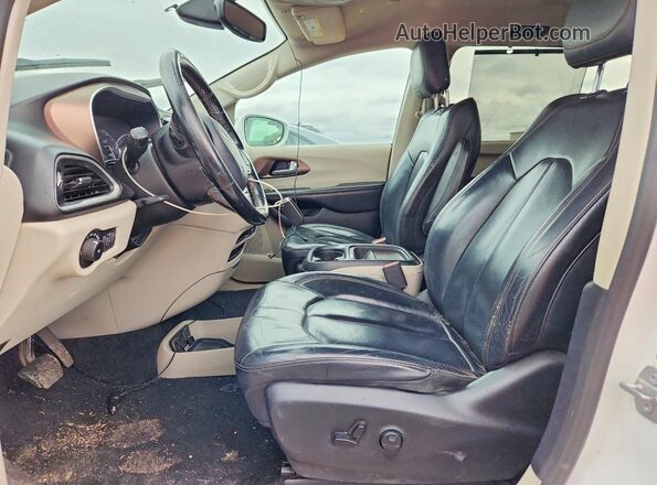 2C4RC1BG4KR665720 2019 CHRYSLER PACIFICA White 