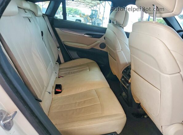 5UXKU0C53J0G80953 2018 BMW X6 White Vista interior trasera