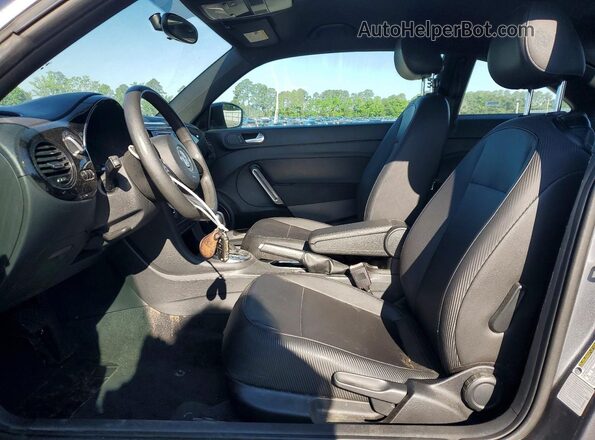 3VWF17ATXHM615704 2017 VOLKSWAGEN BEETLE Серый Вид панели приборов