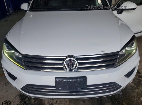 WVGRF7BP1HD000355 2017 VOLKSWAGEN TOUAREG White 