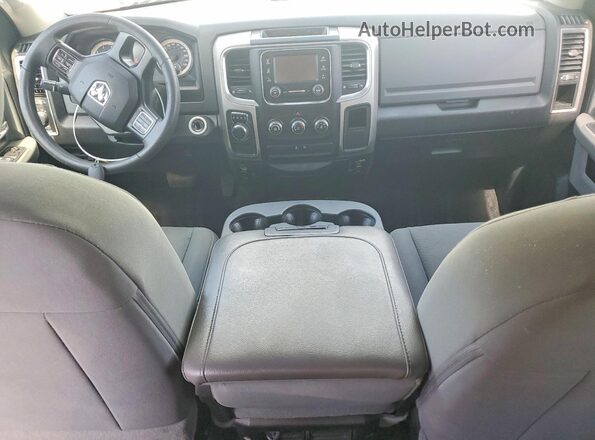 1C6RR6TT6LS110976 2020 RAM 1500 White Widok zestawu wskaźników