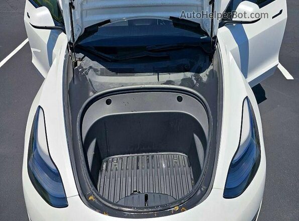 5YJ3E1EB8NF276384 2022 TESLA MODEL White Front interior view