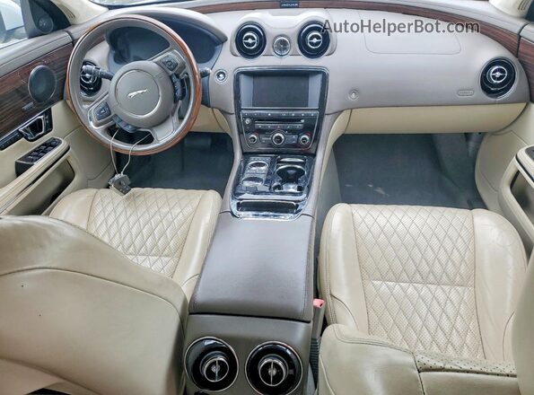 SAJWA2G74H8W10715 2017 JAGUAR XJ White Widok zestawu wskaźników