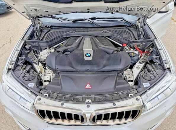 5UXKU6C37H0W38407 2017 BMW X6 White Widok deski rozdzielczej