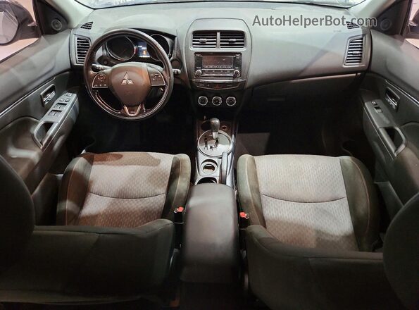 JA4AP3AU2HZ032775 2017 MITSUBISHI OUTLANDER Серебряный Вид щитка приборов
