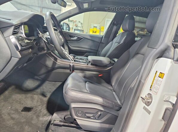 WA1EVBF1XND033763 2022 AUDI Q8 White Вид панелі приладів