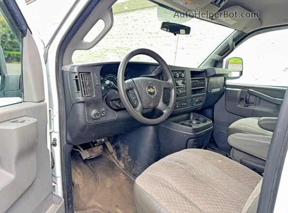 1GAZGPFG1H1341194 2017 CHEVROLET EXPRESS White Vista de los asientos traseros
