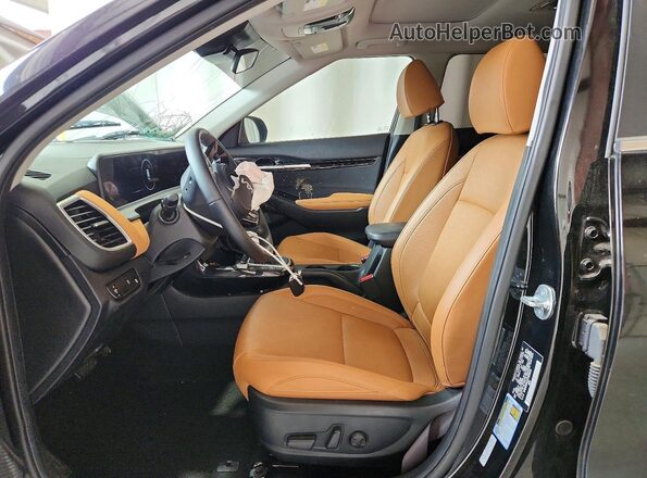 KNDER2AA2T7826858 2026 KIA SELTOS Black Вид салону спереду