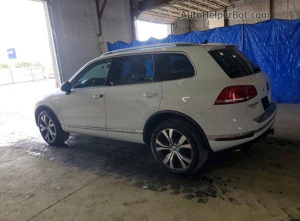 WVGRF7BP1HD000355 2017 VOLKSWAGEN TOUAREG White 