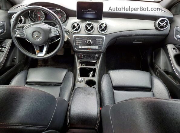 W1NTG4EBXLU040022 2020 MERCEDES-BENZ GLA Red ხელსაწყოთა პანელის ხედი