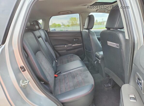 JA4AR3AW8JZ005436 2018 MITSUBISHI OUTLANDER Silver 