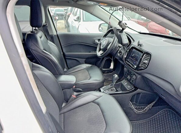 3C4NJCBB0JT318823 2018 JEEP COMPASS White Widok z tyłu
