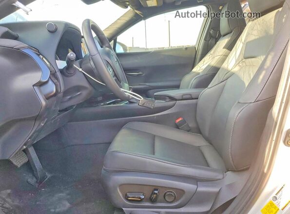 JTHX6JBH5R2191078 2024 LEXUS UX Белый Вид панели приборов