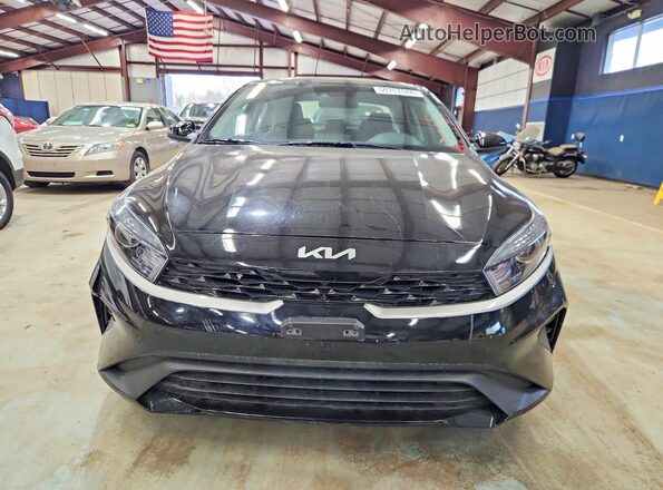 3KPF24AD1PE538382 2023 KIA FORTE Black Widok z przodu