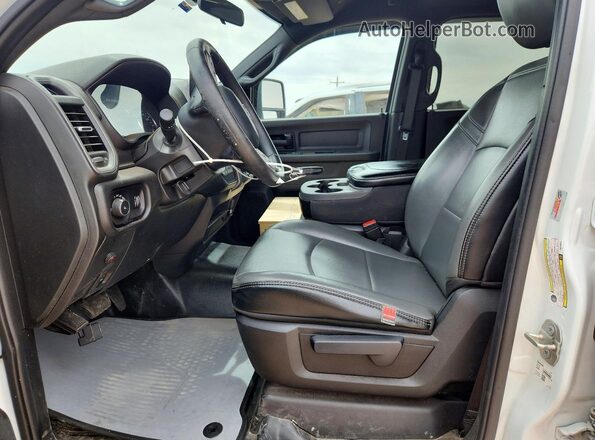 3C63RRGL7RG109921 2024 RAM 3500 White Вид панелі приладів