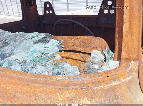 F26SRCE4543       1978 FORD F250 Белый Вид подкапотного пространства