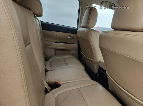 JA4AD3A30GZ025600 2016 MITSUBISHI OUTLANDER White Widok wnętrza z tyłu