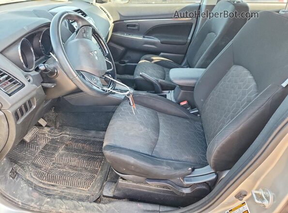 JA4AH3AU7LU602708 2020 MITSUBISHI RVR Silver Front interior view