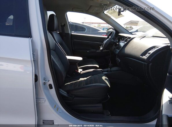 JA4AP3AW1JU005331 2018 MITSUBISHI OUTLANDER SPORT White Front interior view