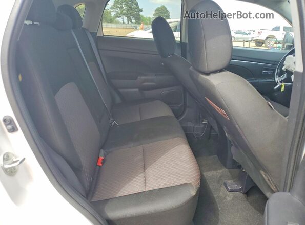 JA4AP3AW5HZ056117 2017 MITSUBISHI OUTLANDER White Vista de los asientos traseros