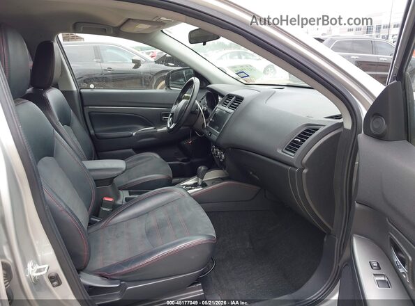 JA4AP3AW6JZ035718 2018 MITSUBISHI OUTLANDER SPORT Silver Widok wnętrza z przodu