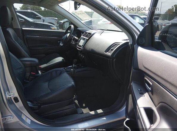JA4AR4AW3HZ028638 2017 MITSUBISHI OUTLANDER SPORT Silver Вид салону спереду