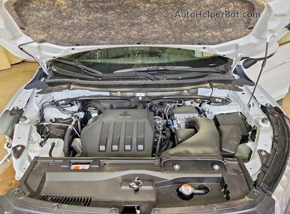 JA4ATWAA4TZ013754 2026 MITSUBISHI ECLIPSE White Engine compartment view