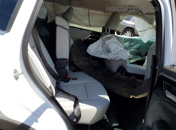 JA4J3WA87RZ076305 2024 MITSUBISHI OUTLANDER White Vista de los asientos traseros