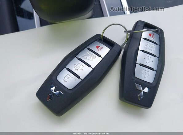 JA4J4UA82PZ055070 2023 MITSUBISHI OUTLANDER White Vista del salpicadero