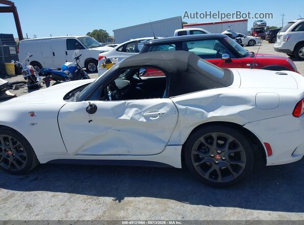 JC1NFAEK0H0111516 2017 FIAT 124 SPIDER White Widok wnętrza 360 stopni