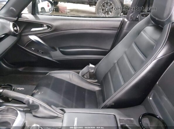 JC1NFAEK1H0104977 2017 FIAT 124 SPIDER Gray Front interior view