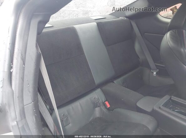 JF1ZDBF10P8705986 2023 SUBARU BRZ White Widok naklejki z numerem VIN