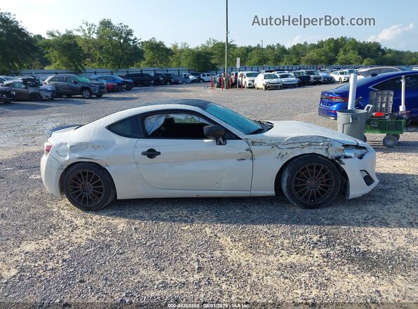 JF1ZNAA12H9709953 2017 TOYOTA 86 White უკანა სალონის ხედი