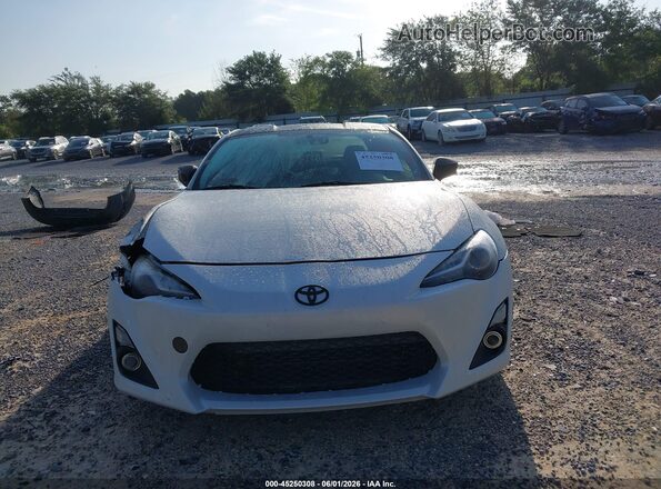 JF1ZNAA12H9709953 2017 TOYOTA 86 White ხელსაწყოთა პანელის ხედი