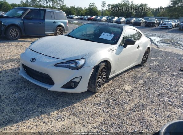 JF1ZNAA12H9709953 2017 TOYOTA 86 White წინა მარცხენა ხედი სამი მეოთხედიდან