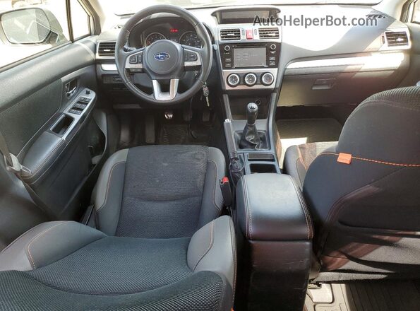 JF2GPABC1HG210683 2017 SUBARU CROSSTREK Серебряный Вид панели приборов