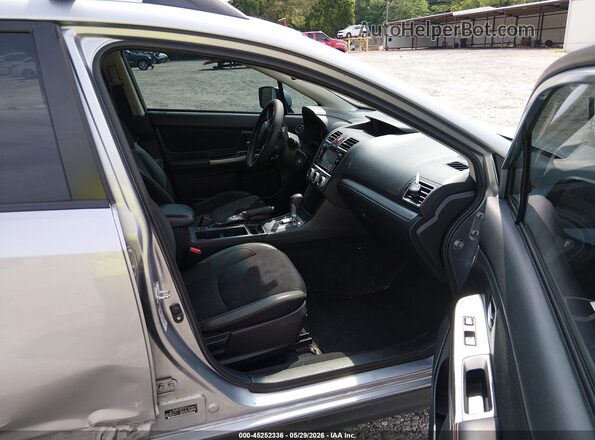 JF2GPABC9G8232102 2016 SUBARU CROSSTREK Silver Widok wnętrza z przodu