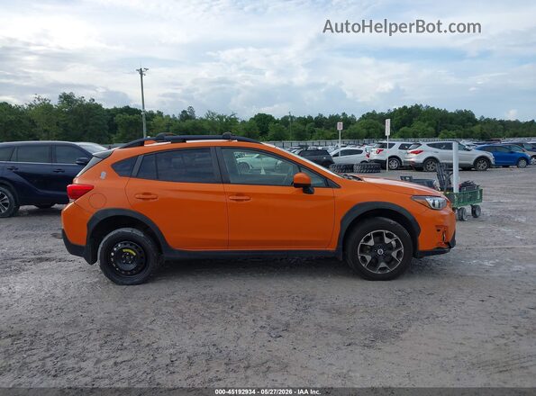 JF2GTABC3JH223138 2018 SUBARU CROSSTREK Orange 360 interior view